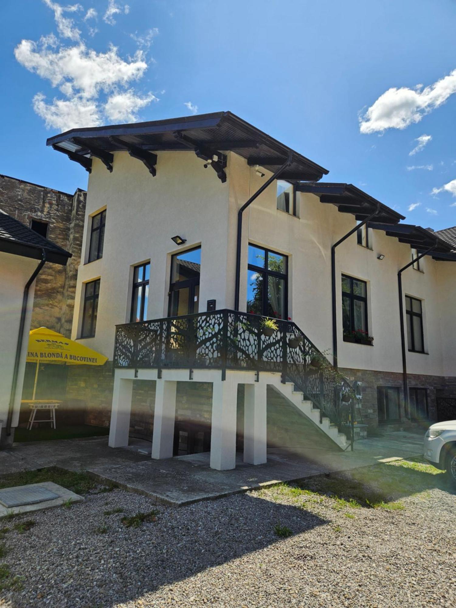 Bed and Breakfast In Longfield Town Câmpulung Moldovenesc Exteriér fotografie